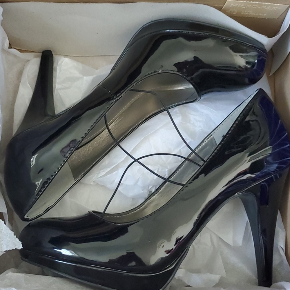 Brand new black Worthington pumps